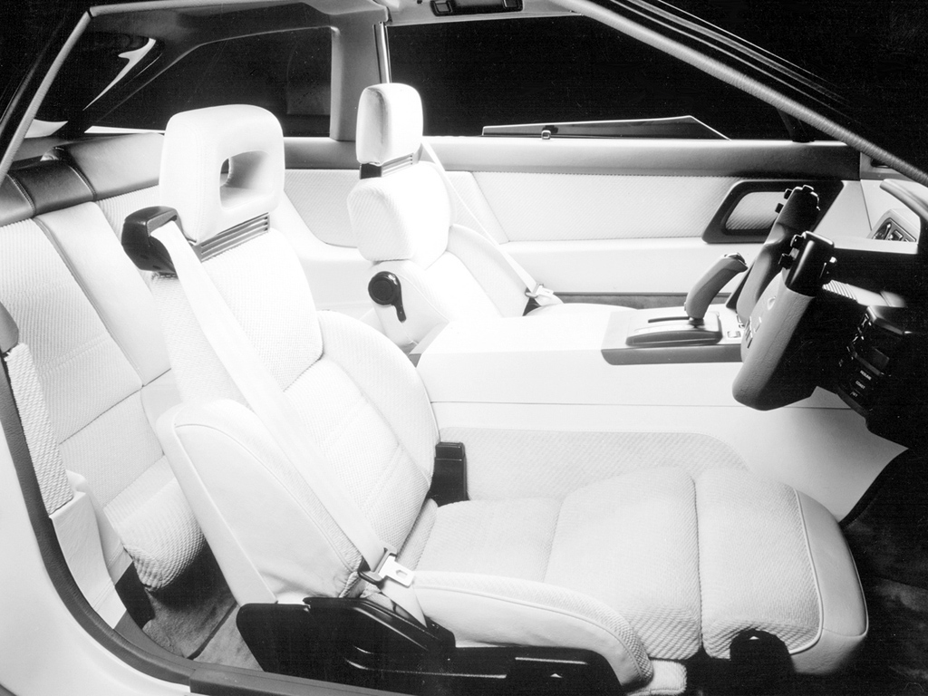 1985_Mazda_MX-03_interior_04.jpg