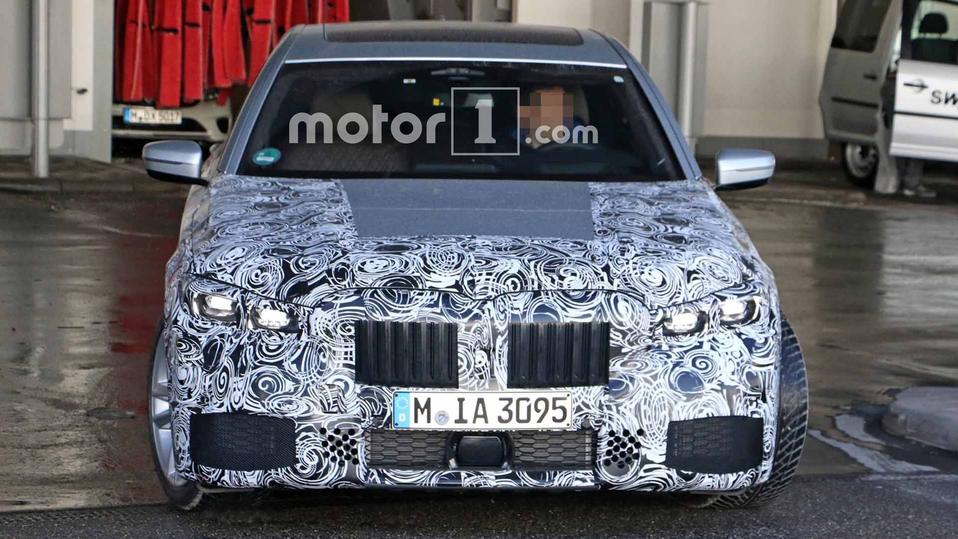 2019-bmw-7-series-refresh-spy-photos.jpg