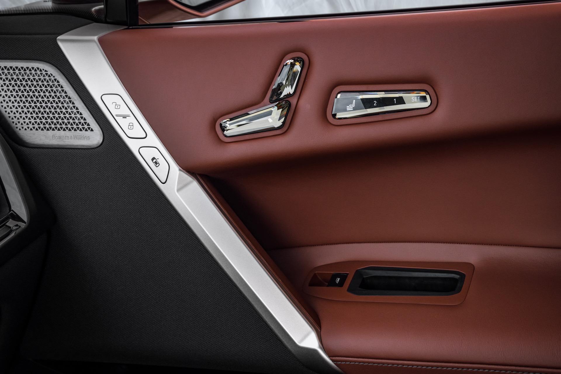 2022-bmw-ix-interior-21.jpg