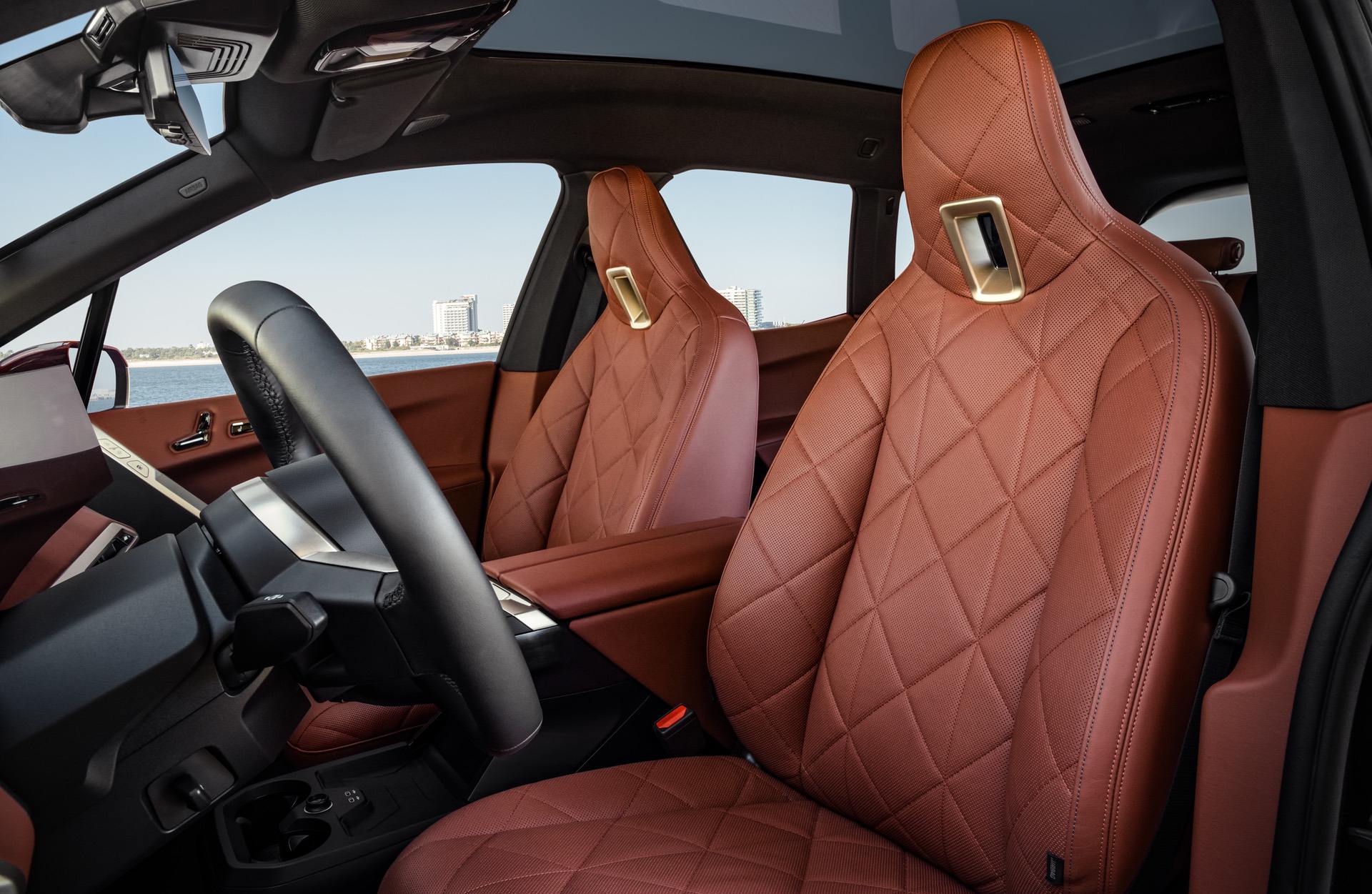 2022-bmw-ix-interior-24.jpg