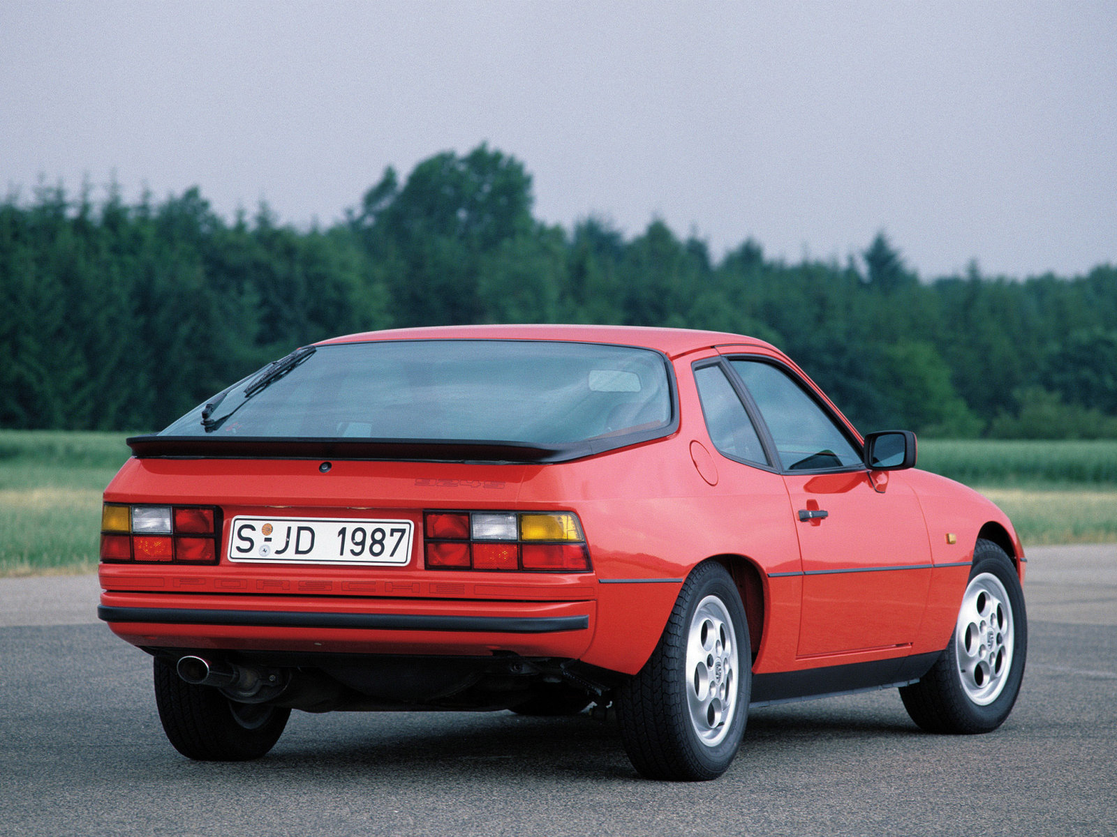 29061350315438porsche_924-1.jpg
