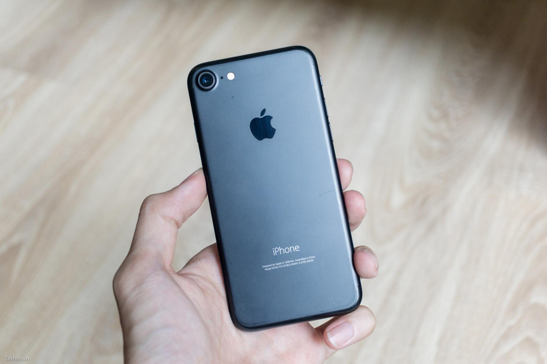 3868674_iphone-7-black-tinhte-7.jpg