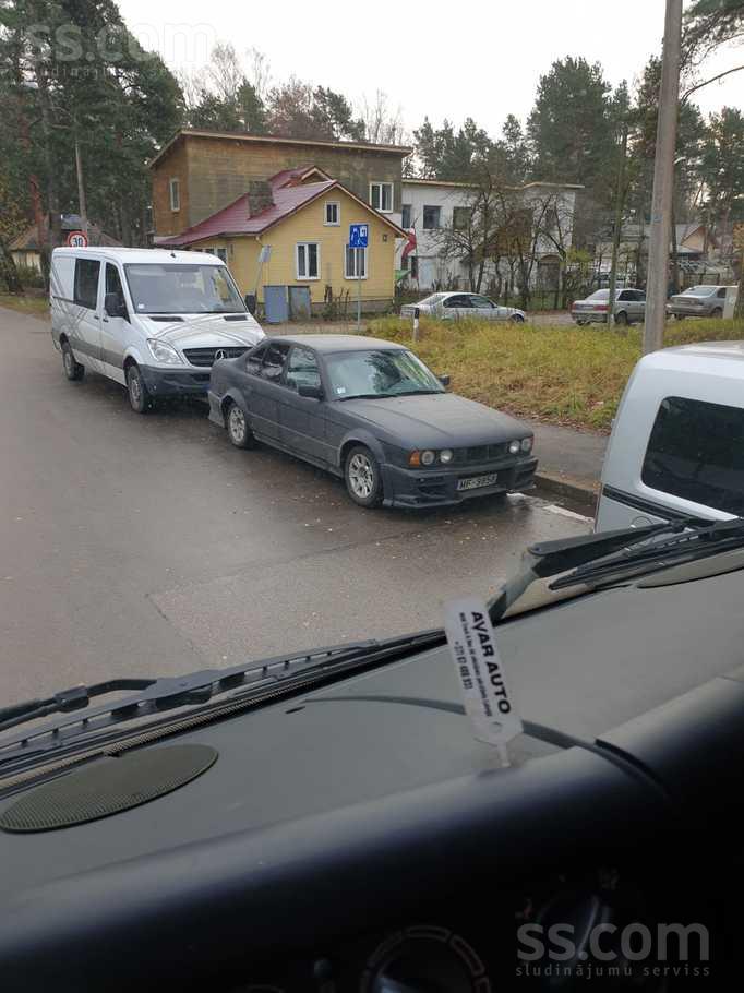 bmw-520-32275331.800.jpg