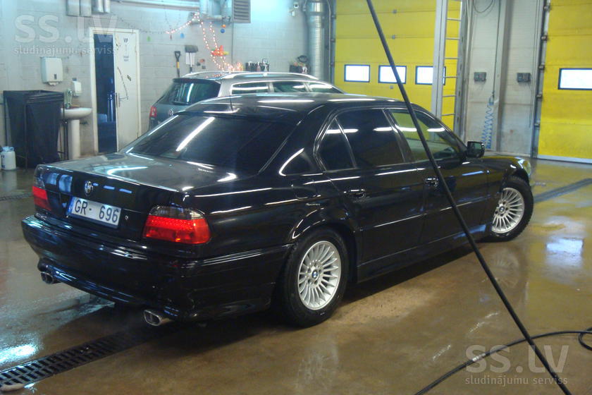 bmw-728-4_800.jpg