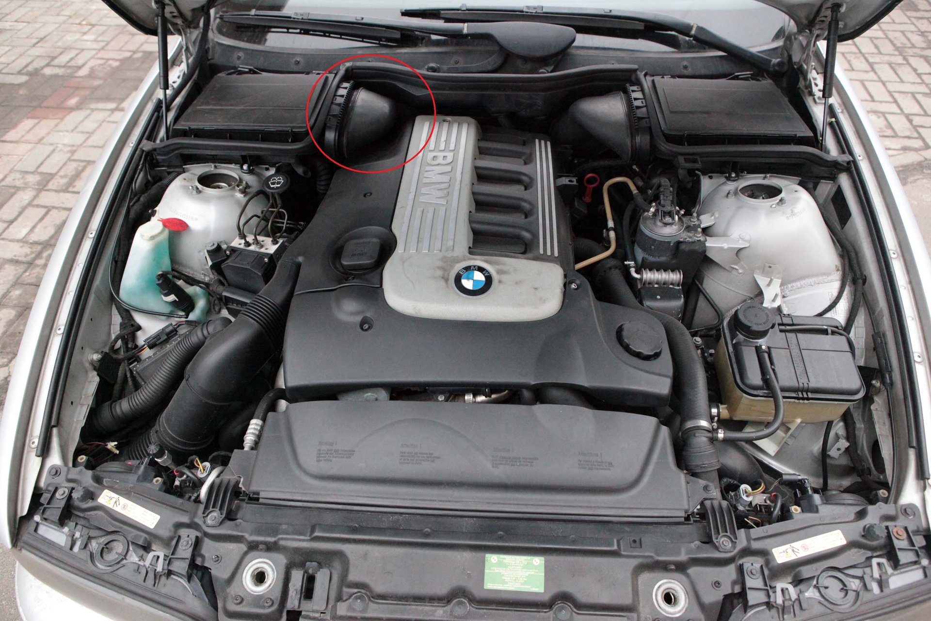 BMW-E39-под-капотом6.jpg