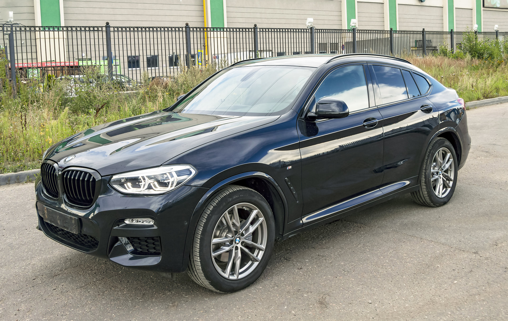 BMW X4 G02 с рейлингами.jpg