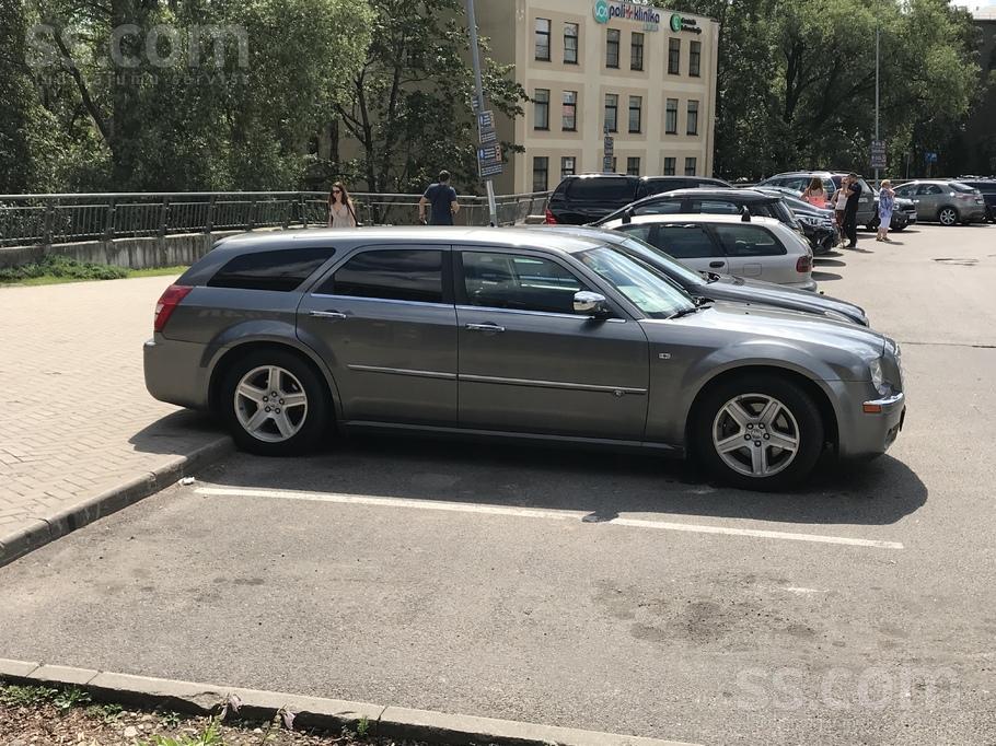 chrysler-300c-8-29916653.800.jpg