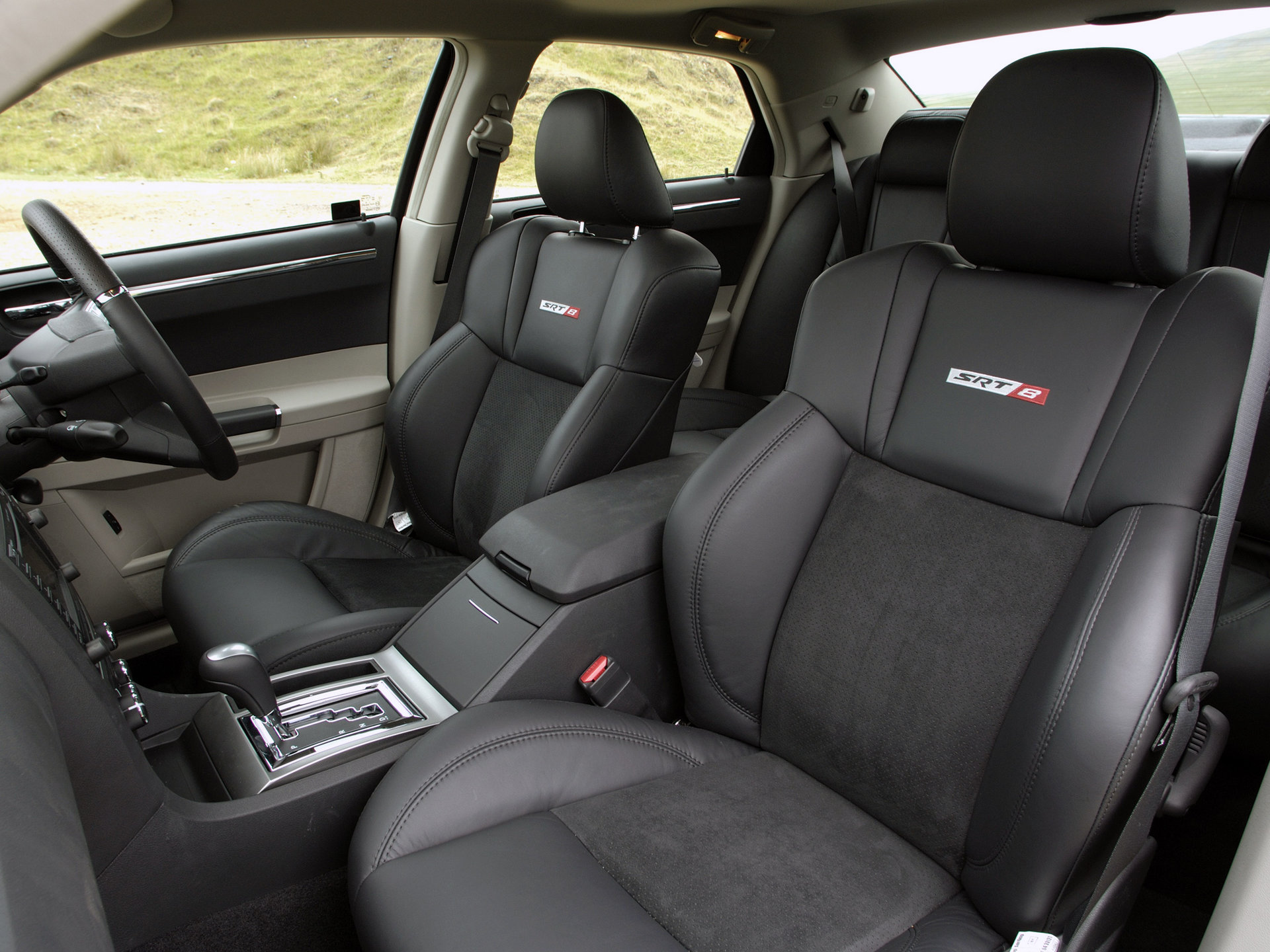 chrysler_300c_srt8_uk-spec_8.jpg