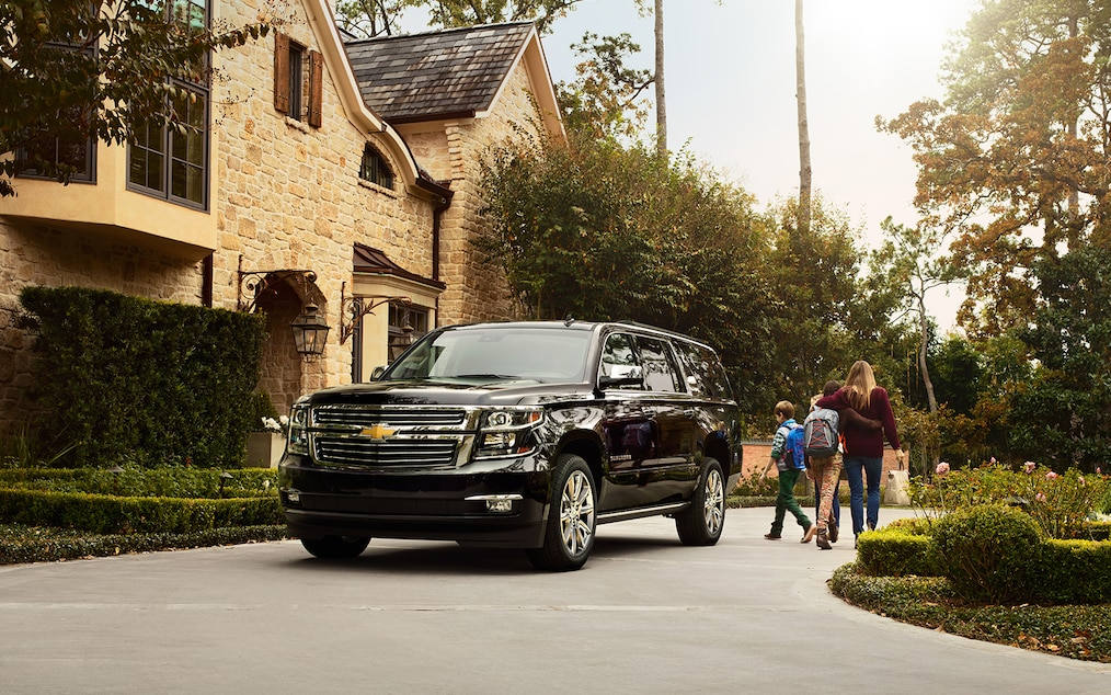 distance%20view%20Chevrolet%20Suburban%202017.jpg