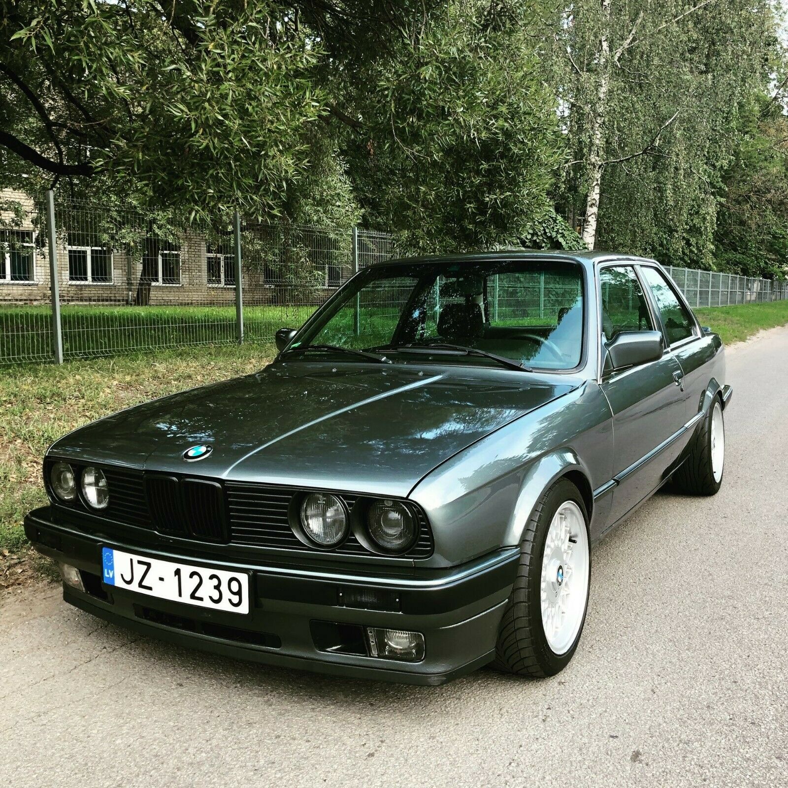 e30_1.jpeg
