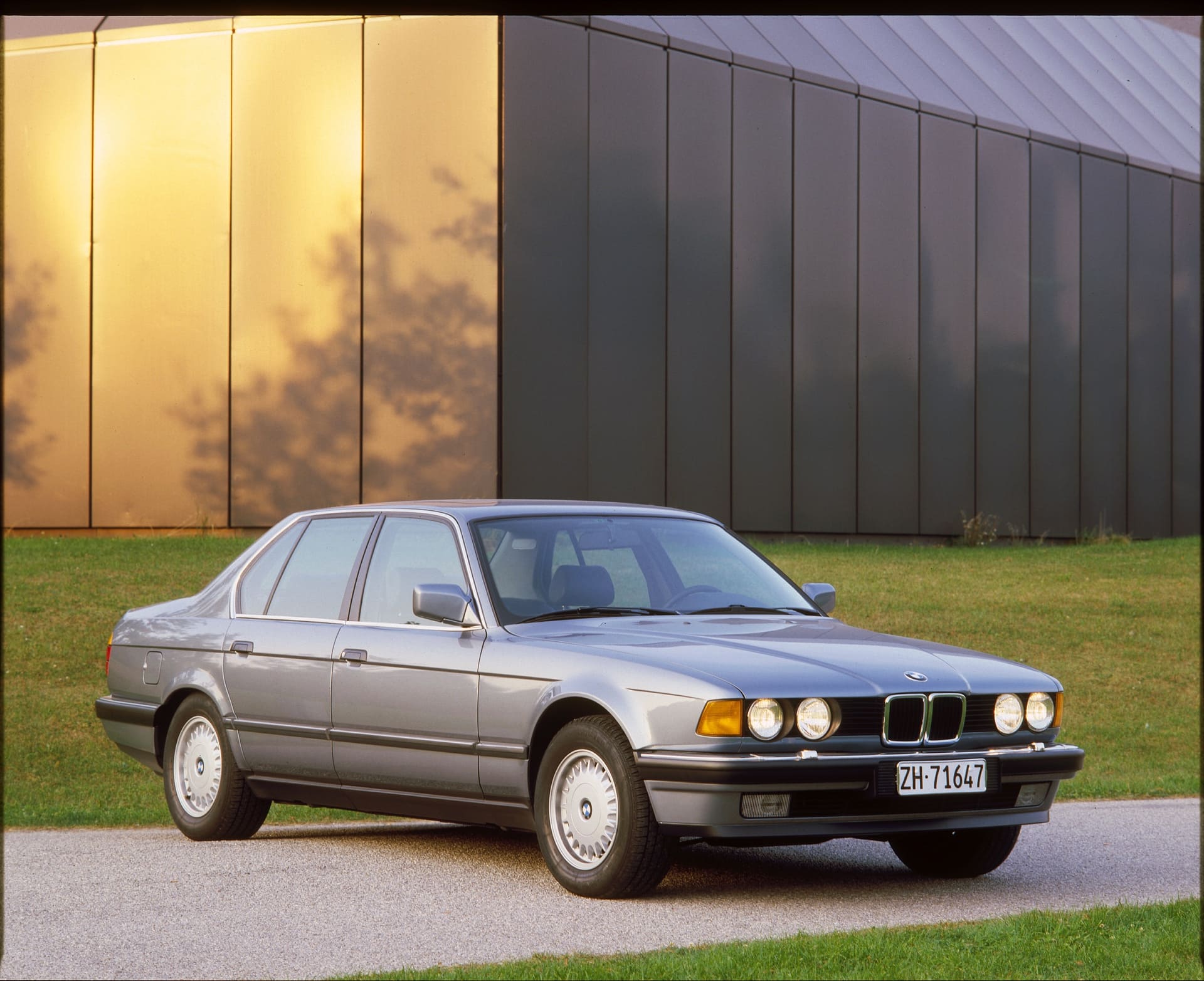 E32-BMW-7-Series.jpg