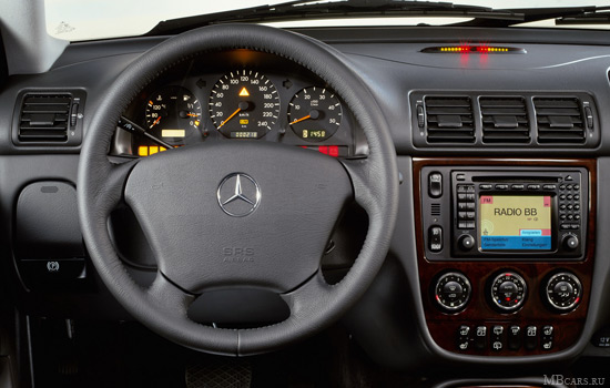 Mercedes-Benz-ML-class-w163-interior-006.jpg