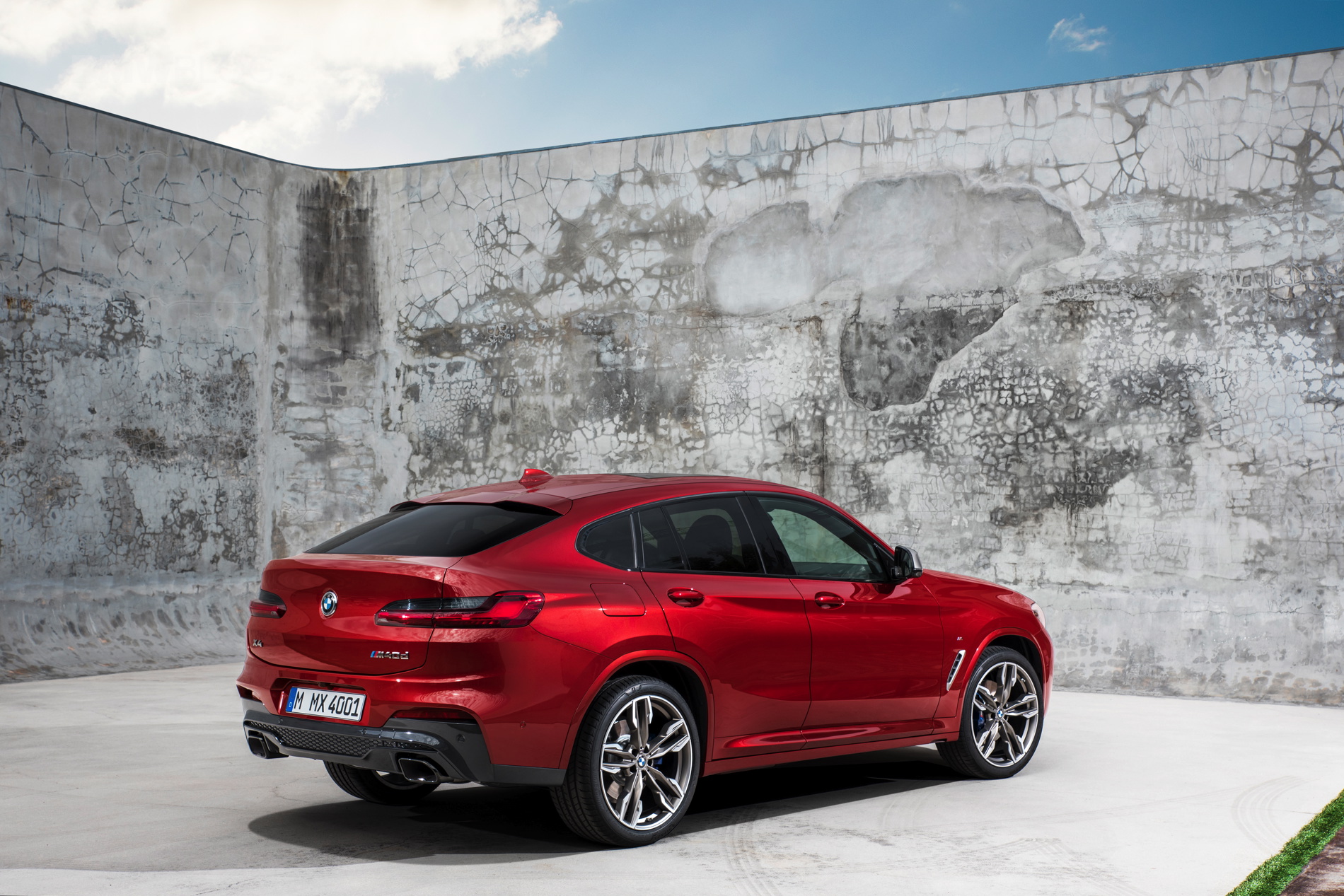 New-2018-BMW-X4-M40d-exterior-design-33.jpg