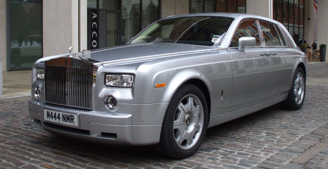 Silver-Rolls-Royce-Phantom-2008-Model-1.jpg