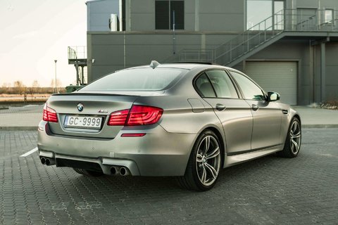 bmw-m5-4-4-l-sedan-2012-benzin2.jpg