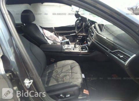 2017-BMW-7-Series-WBA7E2C34HG741303-5.jpg